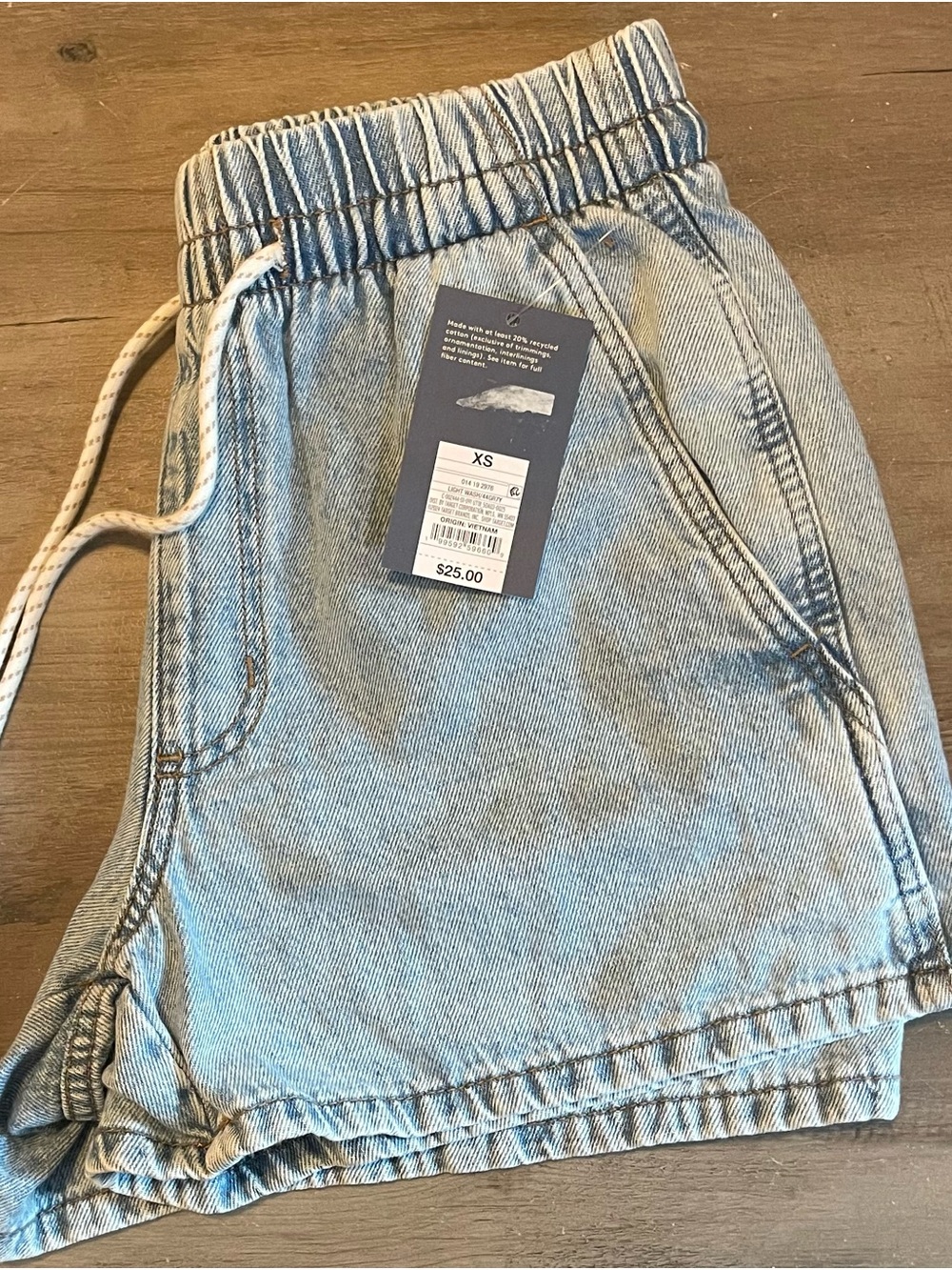 Universal Thread Women’s Mid-Rise Denim Beach Shorts